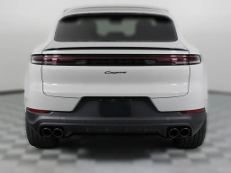 Porsche Cayenne Base Coupe AWD 2026