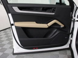 Porsche Cayenne Base Coupe AWD 2026