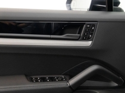 Porsche Cayenne Base Coupe AWD 2026