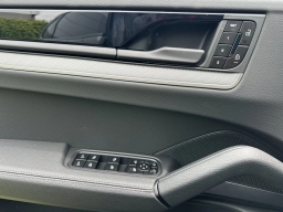 Porsche Cayenne Base Coupe AWD 2026
