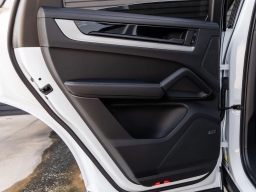 Porsche Cayenne Base Coupe AWD 2026