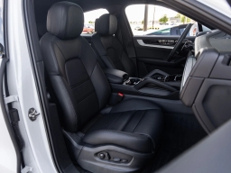 Porsche Cayenne Base Coupe AWD 2026