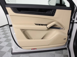 Porsche Cayenne GTS Coupe AWD 2026