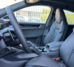 Porsche Cayenne GTS Coupe AWD 2026