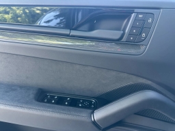 Porsche Cayenne GTS Coupe AWD 2026