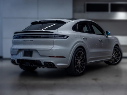 Porsche Cayenne GTS Coupe AWD 2026