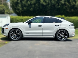 Porsche Cayenne GTS Coupe AWD 2026