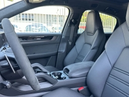 Porsche Cayenne GTS Coupe AWD 2026