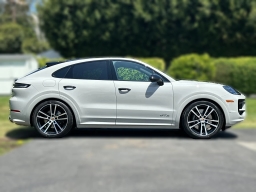 Porsche Cayenne GTS Coupe AWD 2026