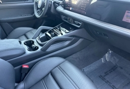 Porsche Cayenne GTS Coupe AWD 2026