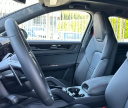 Porsche Cayenne GTS Coupe AWD 2026