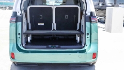 Volkswagen ID. Buzz Pro S Plus 4MOTION w/Two-Tone 2025