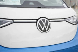 Volkswagen ID. Buzz Pro S Plus 4MOTION w/Two-Tone 2025