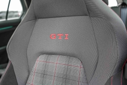 Volkswagen Golf GTI S 2.0T DSG 2026