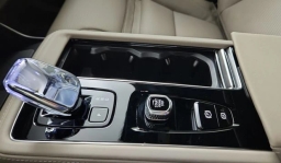 Volvo XC90 Ultra Dark Theme B6 AWD 7-Seater 2026