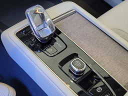 Volvo XC90 Ultra Dark Theme B6 AWD 7-Seater 2026
