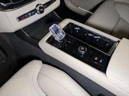 Volvo XC90 Ultra Dark Theme B6 AWD 7-Seater 2026