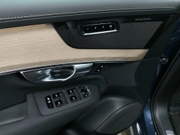 Volvo XC90 Plug-In Hybrid Plus T8 AWD 7-Seater 2026