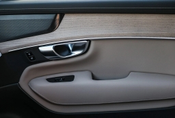 Volvo XC90 Plug-In Hybrid Plus T8 AWD 7-Seater 2026