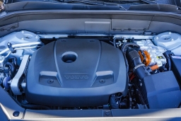 Volvo XC90 Plug-In Hybrid Plus T8 AWD 7-Seater 2026