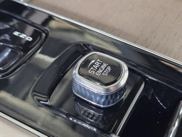 Volvo XC90 Plug-In Hybrid Plus T8 AWD 7-Seater 2026