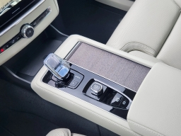 Volvo XC90 Plug-In Hybrid Ultra T8 AWD 7-Seater 2026
