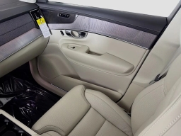 Volvo XC90 Plug-In Hybrid Ultra T8 AWD 7-Seater 2026