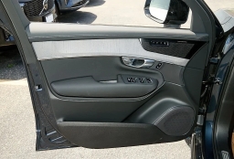 Volvo XC90 Plug-In Hybrid Ultra Dark Theme T8 AWD 7-Seater 2026