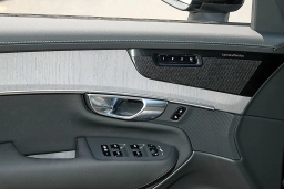 Volvo XC90 Plug-In Hybrid Ultra Dark Theme T8 AWD 7-Seater 2026