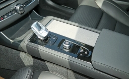 Volvo XC90 Plug-In Hybrid Ultra Dark Theme T8 AWD 7-Seater 2026