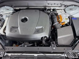 Volvo XC60 Plug-In Hybrid Plus T8 AWD 2026