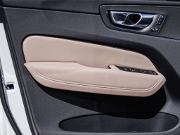 Volvo XC60 Plug-In Hybrid Plus T8 AWD 2026