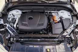 Volvo XC60 Plug-In Hybrid Plus T8 AWD 2026