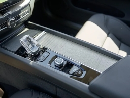 Volvo XC60 Plug-In Hybrid Plus T8 AWD 2026