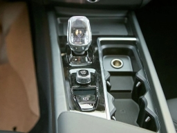 Volvo XC60 Plug-In Hybrid Plus T8 AWD 2026
