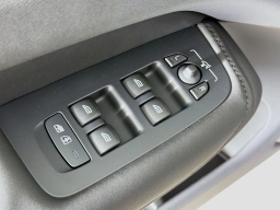Volvo XC60 Plug-In Hybrid Plus T8 AWD 2026