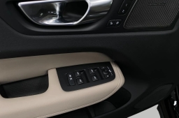 Volvo XC60 Plug-In Hybrid Plus T8 AWD 2026