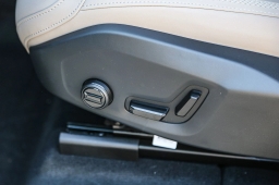 Volvo XC60 Plug-In Hybrid Plus T8 AWD 2026