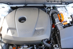 Volvo XC60 Plug-In Hybrid Plus T8 AWD 2026