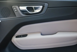 Volvo XC60 Plug-In Hybrid Plus T8 AWD 2026