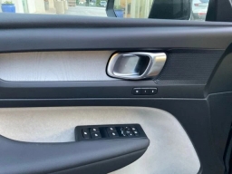 Volvo XC40 Plus B4 FWD 2026