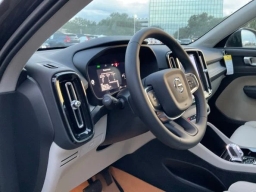 Volvo XC40 Plus B4 FWD 2026