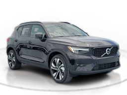 Volvo XC40 Plus B4 FWD 2026