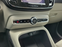 Volvo XC40 Plus B4 FWD 2026