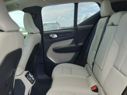 Volvo XC40 Plus B4 FWD 2026
