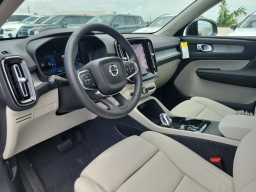 Volvo XC40 Plus B4 FWD 2026