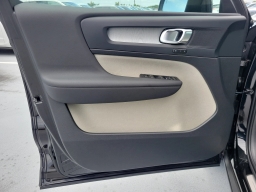 Volvo XC40 Plus B4 FWD 2026