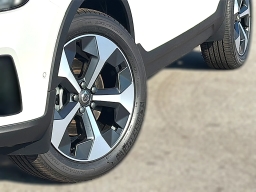 Volvo XC40 Plus B5 AWD 2026