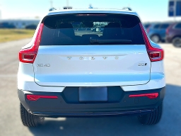 Volvo XC40 Plus B5 AWD 2026
