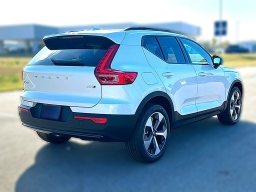 Volvo XC40 Plus B5 AWD 2026